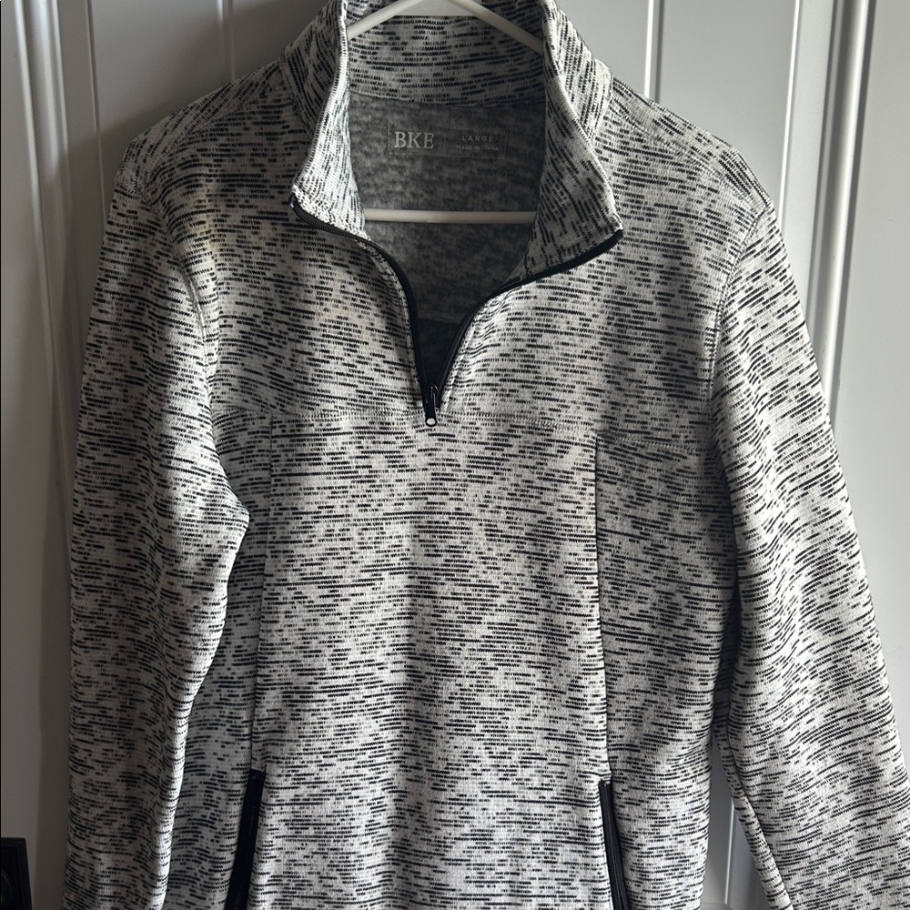 BKE Men's Black and White Patterned Zip-Up Sweater